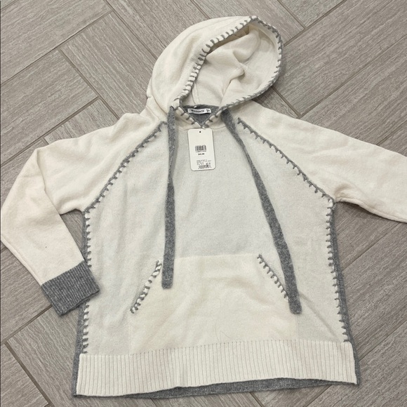Staccato Sweaters - Staccato White and Gray Knit Hoodie